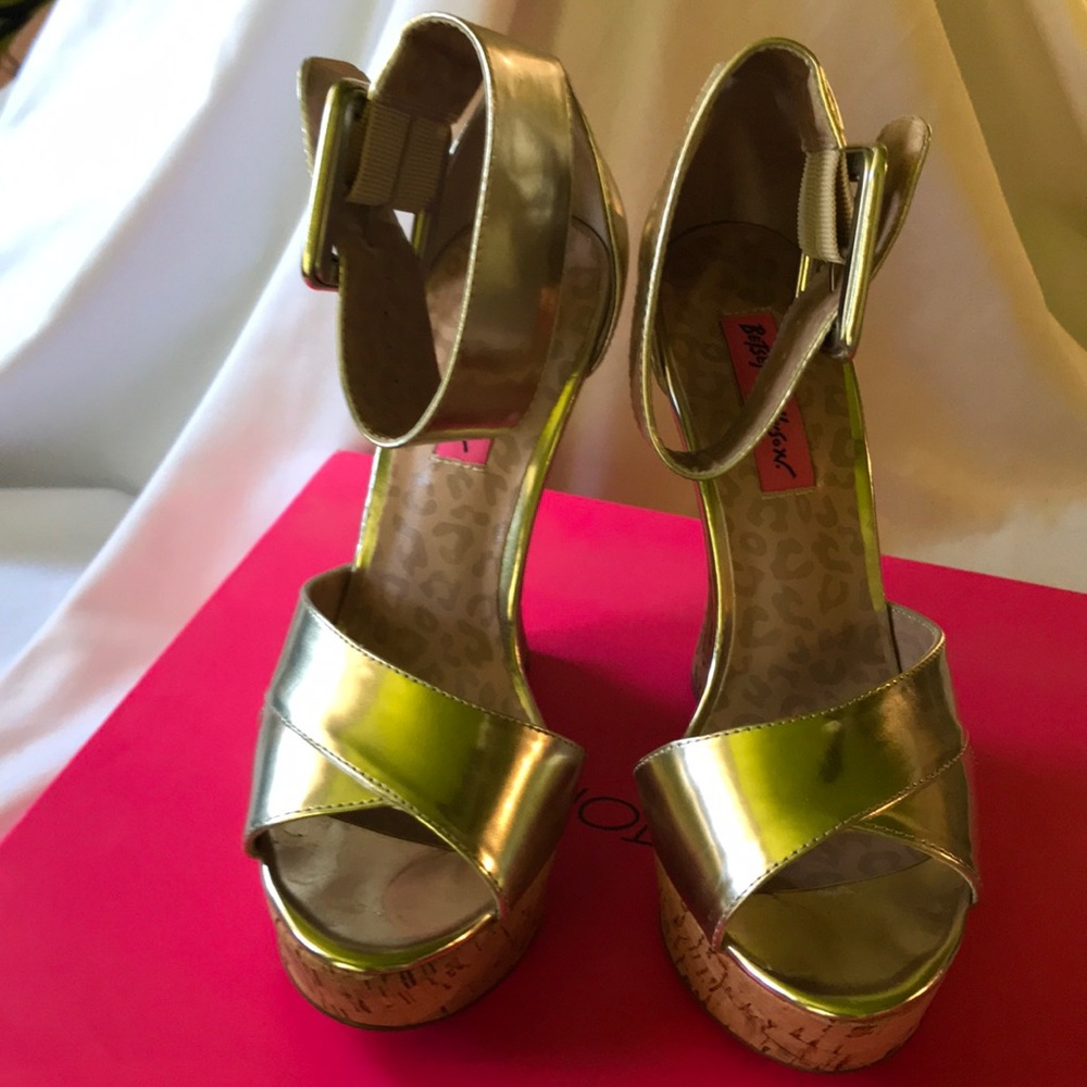 Betsy Johnson wedges 7 - Picture 7 of 8